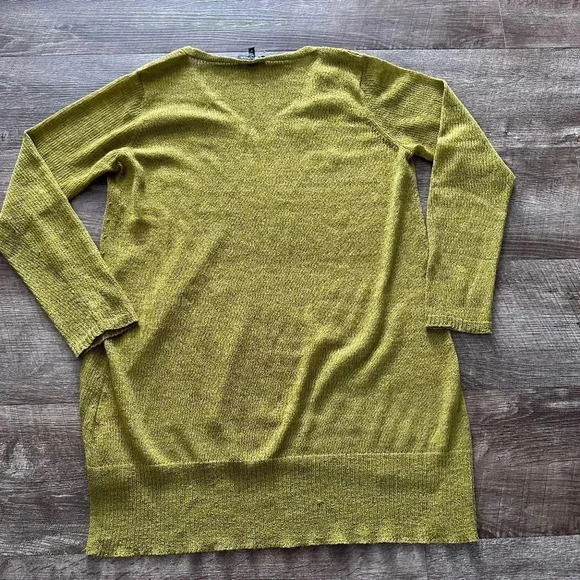 Eileen Fisher green 100% wool V-neck tunic sweater size Medium - Picture 2 of 9